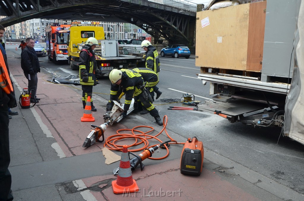 LKW Bruecke Koeln Deutz Opladenestr Deutz Muelheimerstr P150.JPG - Miklos Laubert